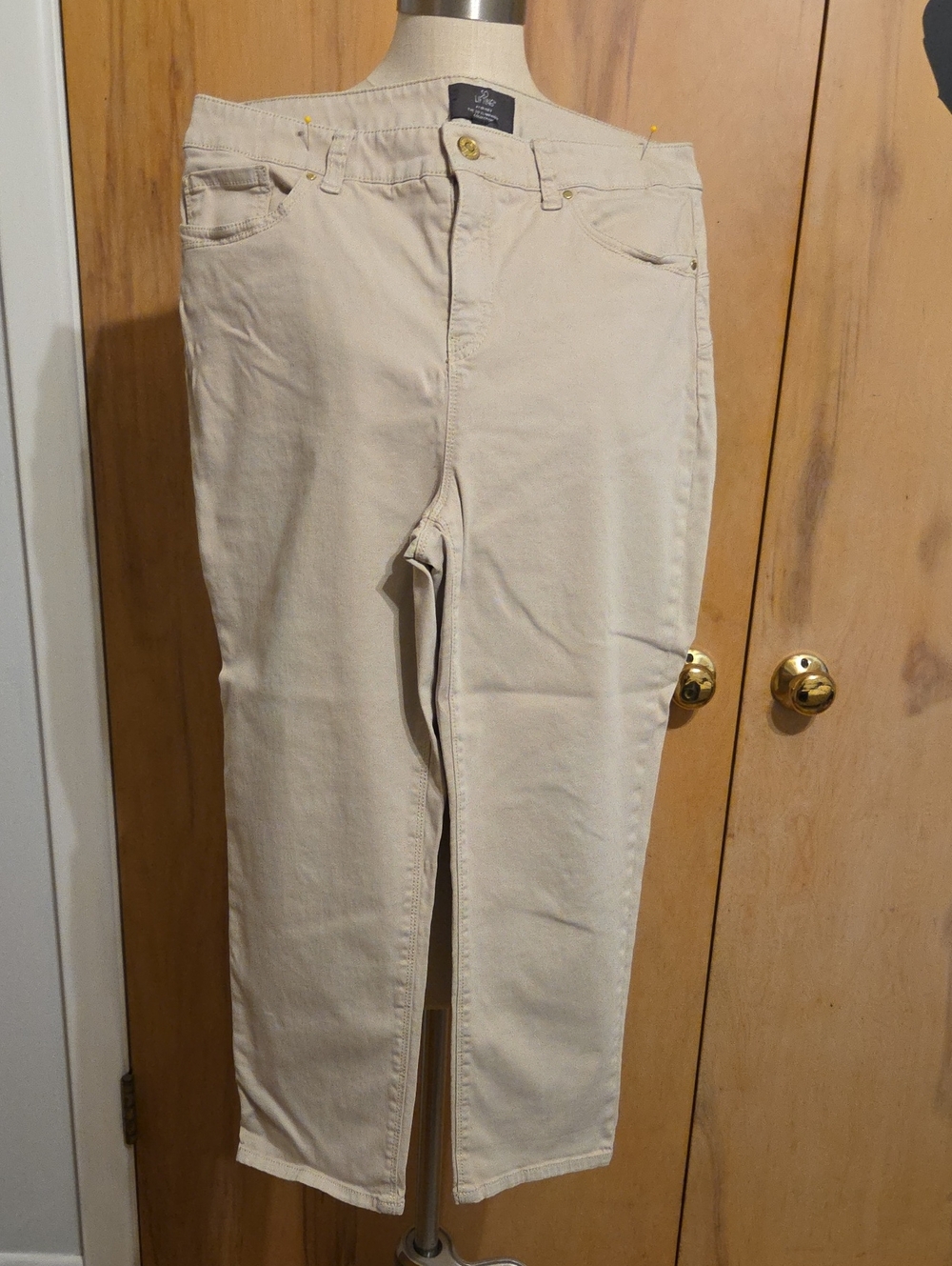Chico's SoLifting Crop In Size 8